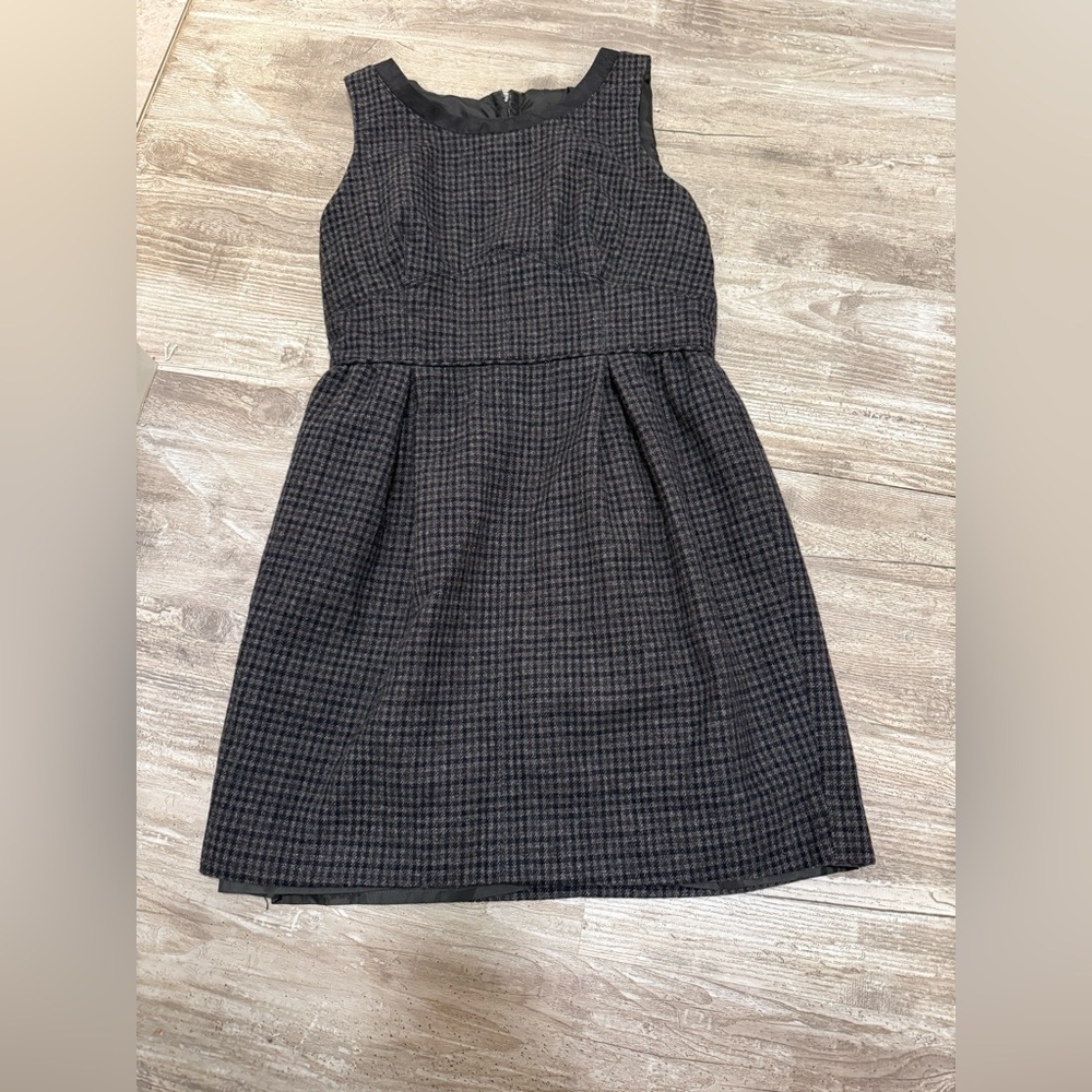 Size 8 100% Wool J crew women’s zip up dress